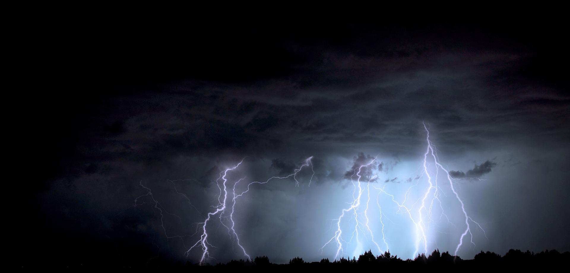 lightning-g64507ec2e_1920